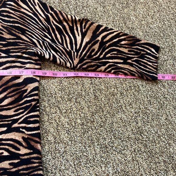 White Black House Market 3/4 Sleeve Fitted Button Down Sweatshirt Size L - Picture 5 of 7